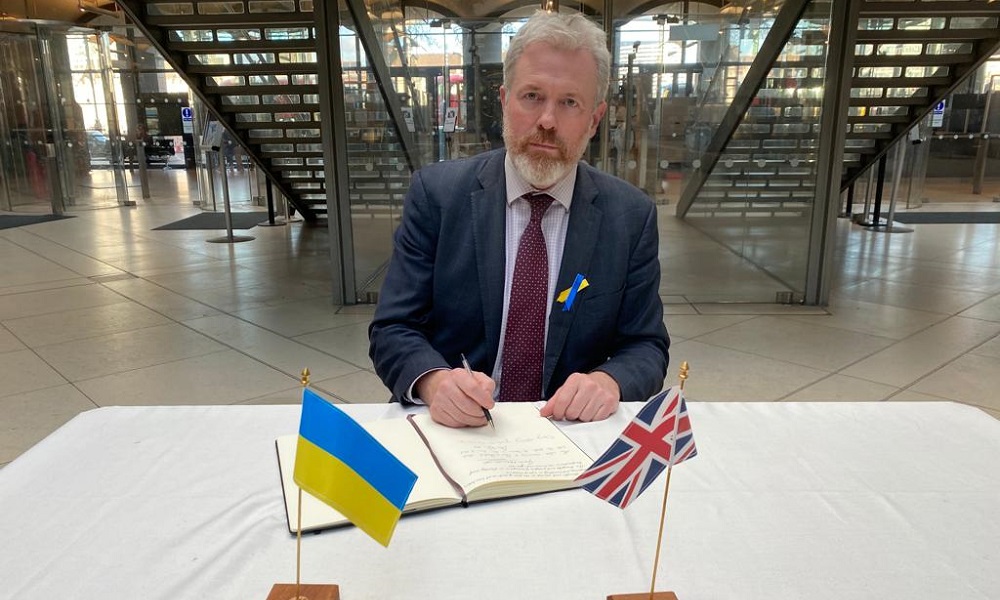 James Sunderland signs the Book of Solidarity for Ukraine