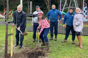 James Sunderland helps plant cherry tree tribute for the Queen’s Platinum Jubilee