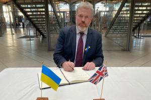 James Sunderland signs the Book of Solidarity for Ukraine