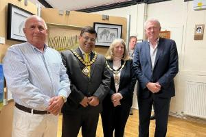 James Sunderland MP visits Crowthorne and Sandhurst Art Society (CASART) exhibition