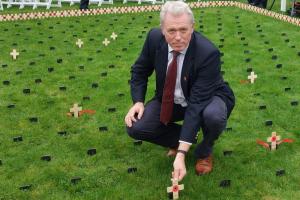 James Sunderland places a tribute in the House of Commons Constituency Garden of Remembrance